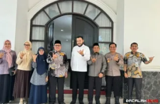 Ketua DPRD Kota Padang Muharlion, bersama Wali Kota Padang secara langsung mengantarkan undangan Hari Jadi Kota (HJK) Padang ke-357 kepada jajaran Forum Koordinasi Pimpinan Daerah (Forkopimda) Provinsi Sumatera Barat.