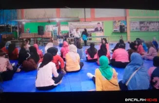 Anggota DPRD Kota Padang dari Fraksi Partai NasDem Alfi Beben One, saat melaksanakan Reses Masa Sidang I Tahun 2026/2027 di Hall One Ulu Gadut, Kota Padang, Sabtu (5/9) pagi.